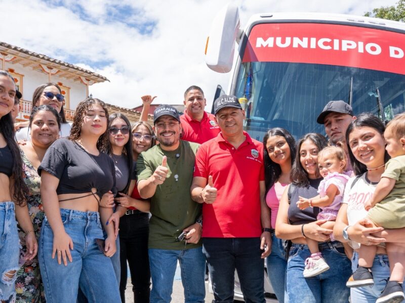 Gobernación de Risaralda y Alcaldía de Apía entregan bus universitario y ambulancia 4x4 para fortalecer educación y salud en el municipio 6 gobernacion de risaralda y alcaldia de apia entregan bus universitario y ambulancia 4x4 para fortalecer educacion y salud en el municipio copia de web 2025 07 15t194833.022