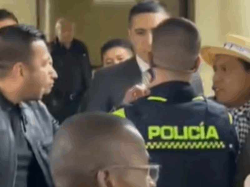 fuerte cruce entre jota pe hernandez y ermes pete en el congreso por indigenas del cauca web 40