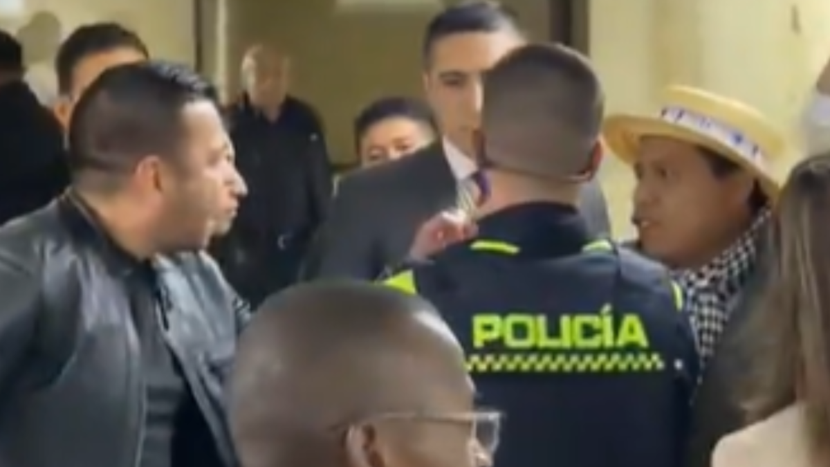 fuerte cruce entre jota pe hernandez y ermes pete en el congreso por indigenas del cauca web 40