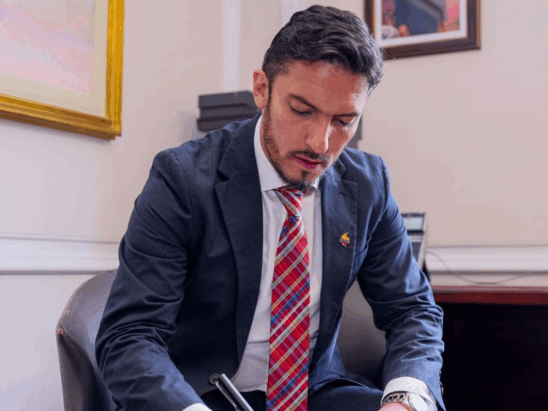 juan carlos florian asume como nuevo ministro de igualdad web 4