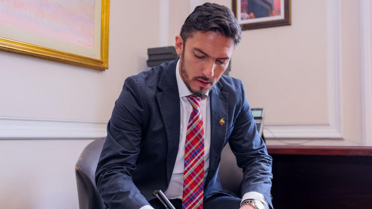 juan carlos florian asume como nuevo ministro de igualdad web 4