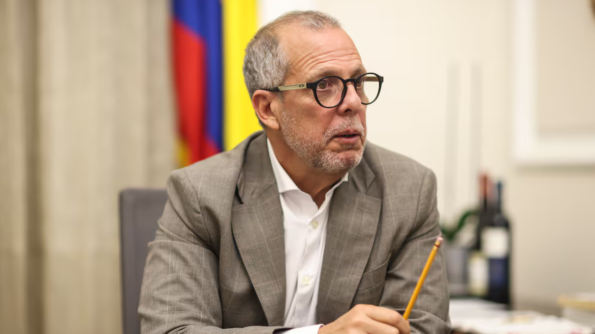 procuraduria intento suspender a alfredo saade por lio de pasaportes pero el dirigente evito la sancion web 18