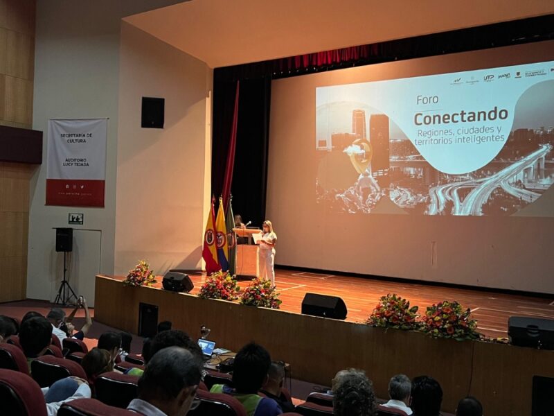 con mas de 300 asistentes e invitados nacionales e internacionales se cumplio el foro conectando regiones ciudades y territorios inteligentes copia de web 2025 09 26t123141.372