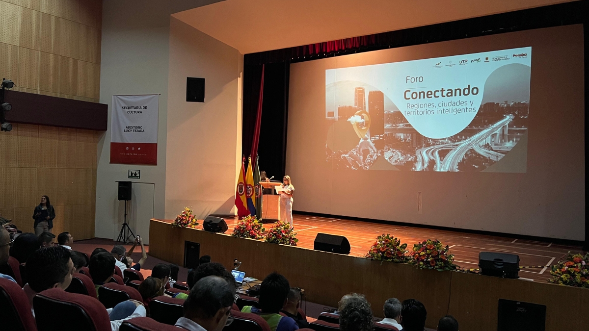 con mas de 300 asistentes e invitados nacionales e internacionales se cumplio el foro conectando regiones ciudades y territorios inteligentes copia de web 2025 09 26t123141.372