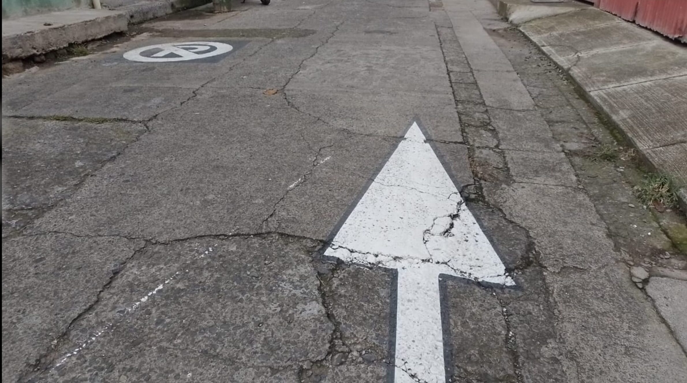 Alcalde de Guática aporta $376 millones y Asomur $5 millones, y recibe señales viales borrándose y en huecos 6 alcalde de guatica aporta 376 millones y asomur 5 millones y recibe senales viales borrandose y en huecos 1000029322 1 scaled e1761766924876