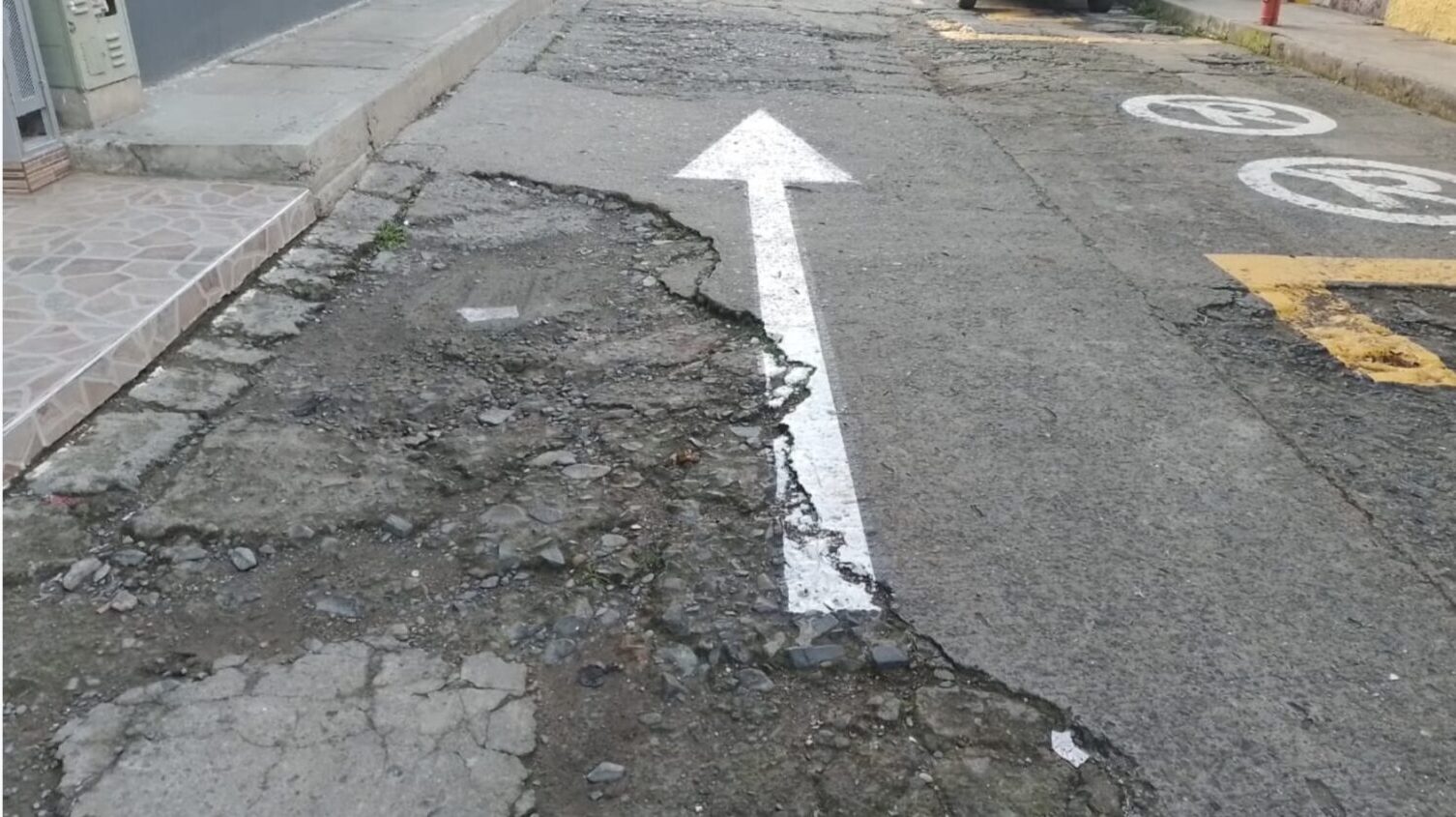 Alcalde de Guática aporta $376 millones y Asomur $5 millones, y recibe señales viales borrándose y en huecos 9 alcalde de guatica aporta 376 millones y asomur 5 millones y recibe senales viales borrandose y en huecos 1000029324 scaled e1761766978417