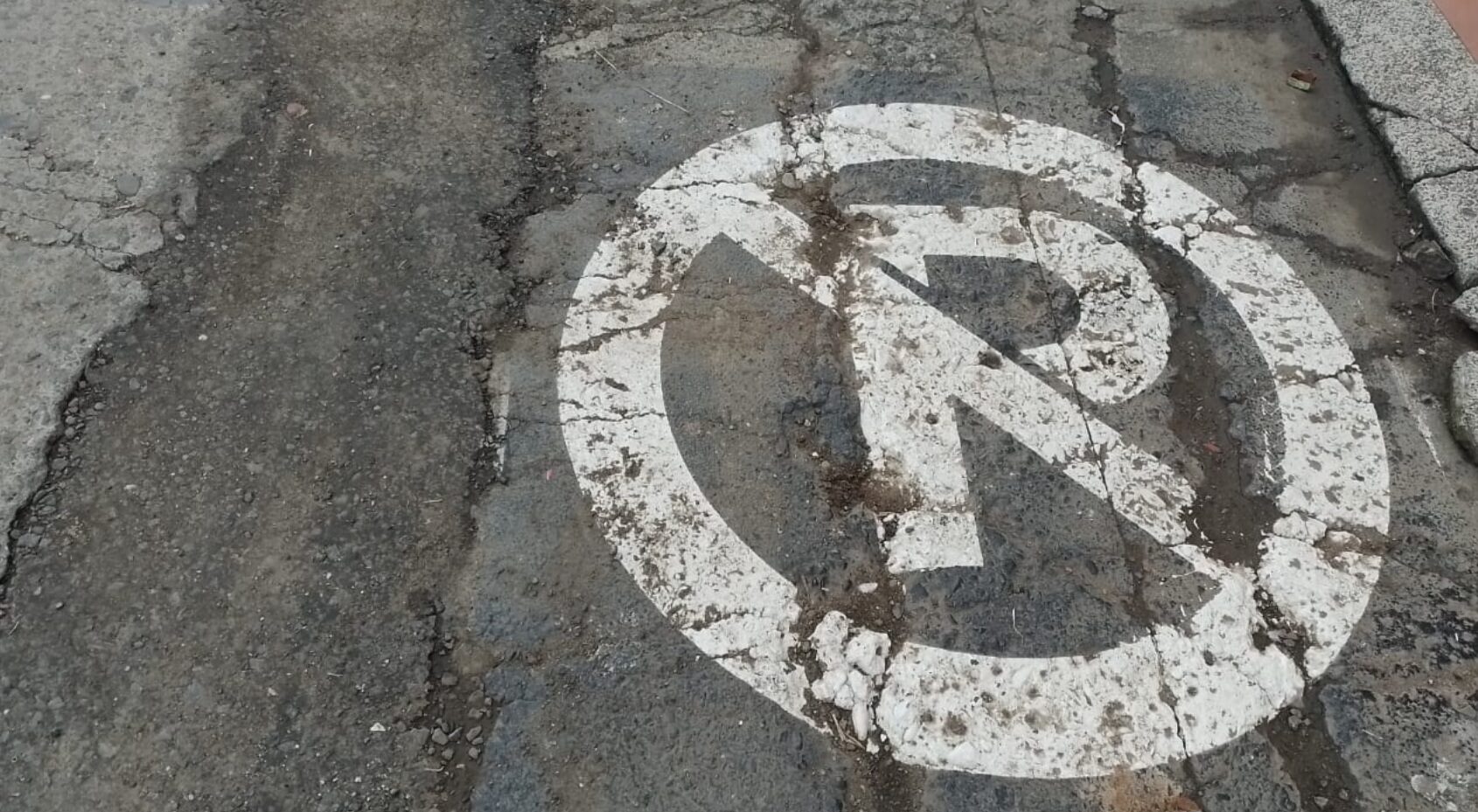 Alcalde de Guática aporta $376 millones y Asomur $5 millones, y recibe señales viales borrándose y en huecos 12 alcalde de guatica aporta 376 millones y asomur 5 millones y recibe senales viales borrandose y en huecos 1000029328 1 e1761767075816