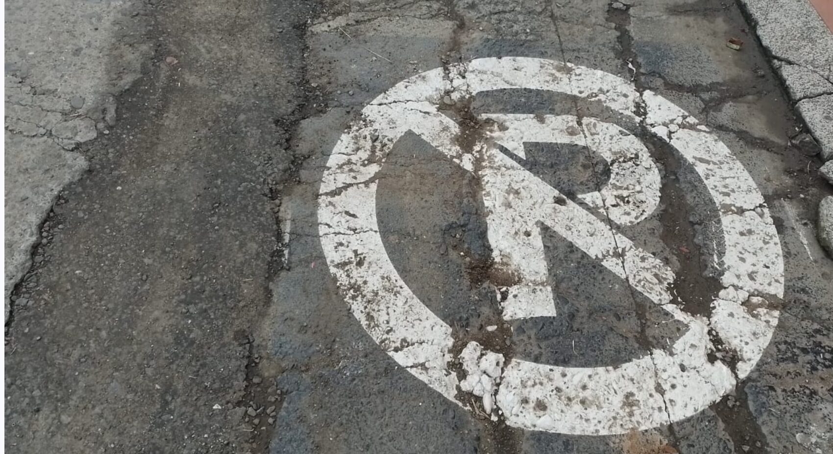 Alcalde de Guática aporta $376 millones y Asomur $5 millones, y recibe señales viales borrándose y en huecos 8 alcalde de guatica aporta 376 millones y asomur 5 millones y recibe senales viales borrandose y en huecos 1000029328 e1761767026337