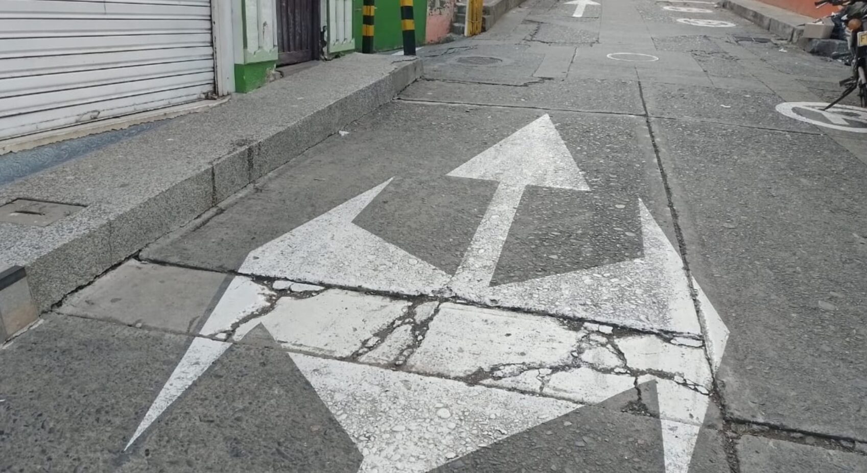 Alcalde de Guática aporta $376 millones y Asomur $5 millones, y recibe señales viales borrándose y en huecos 14 alcalde de guatica aporta 376 millones y asomur 5 millones y recibe senales viales borrandose y en huecos 1000029330 e1761767150470