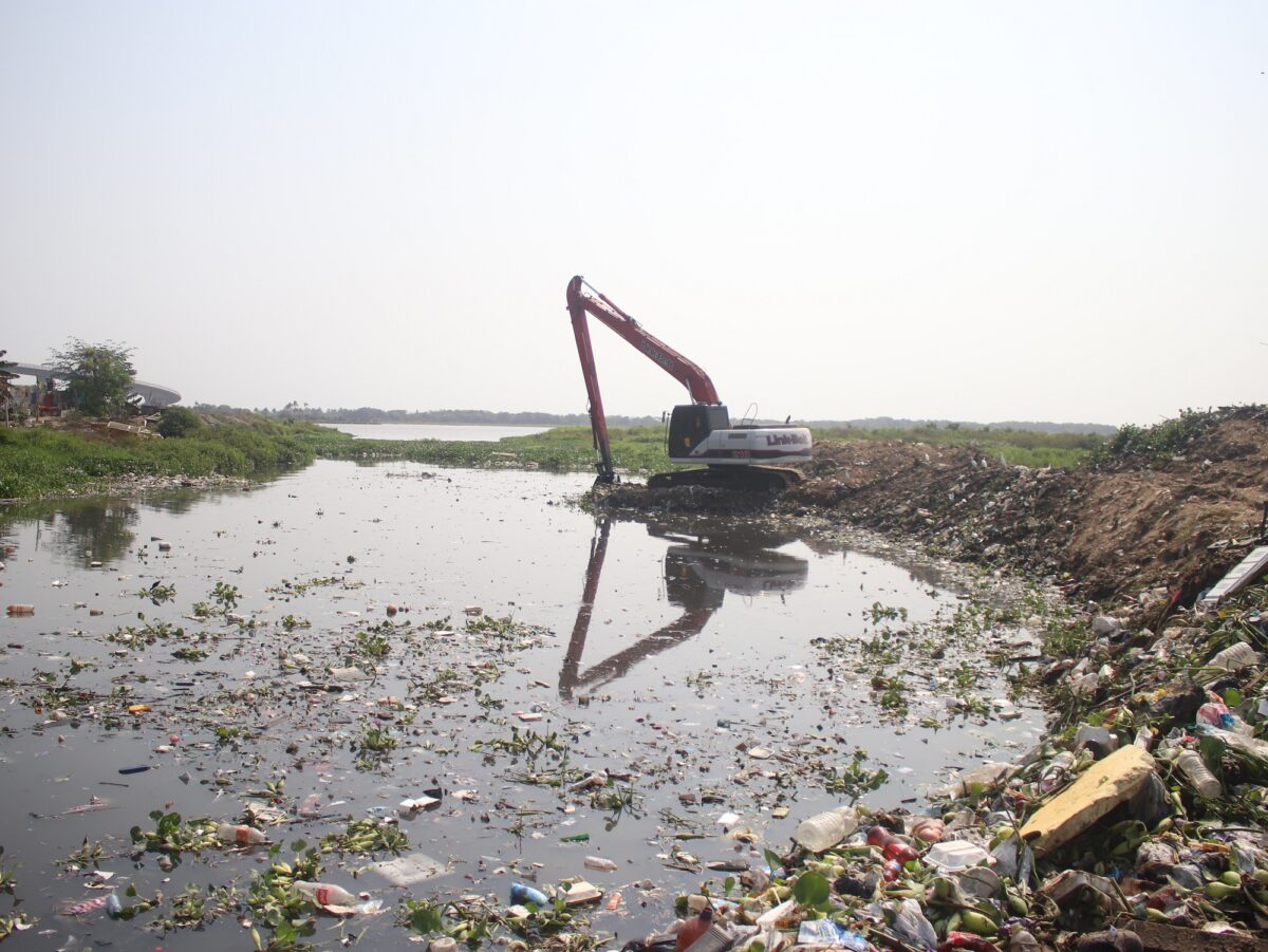 con maquinaria y participacion ciudadana barranquilla protege sus arroyos y su ambiente limpieza de arroyos 4 1