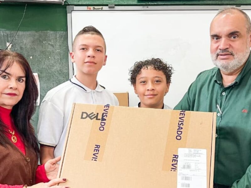 el alcalde mauricio salazar le sigue cumpliendo a la educacion 535 computadores llegan a las instituciones educativas copia de web 2025 10 06t160240.685