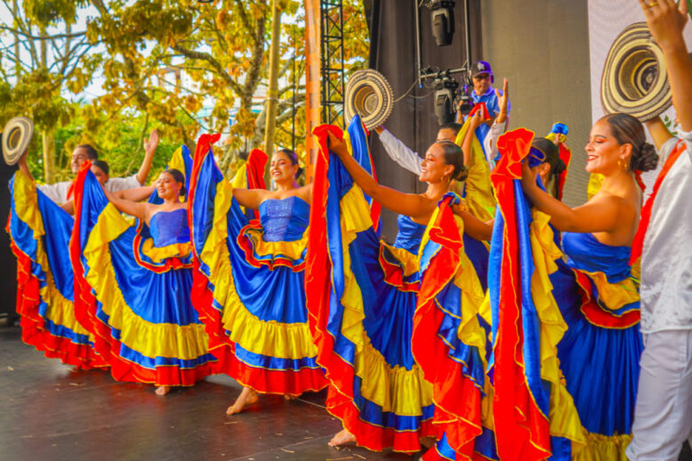 el arte y la danza iluminaron a guatape con el primer encuentro departamental de danza arrayanes copia de dsc06877 1024x683 1