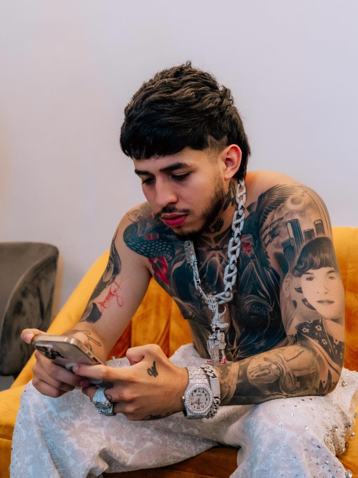 Fan invade la casa de Westcol en Cali durante una transmisión en vivo 1 fan invade la casa de westcol en cali durante una transmision en vivo 534728769 18411837703129287 2604297592321208624 n