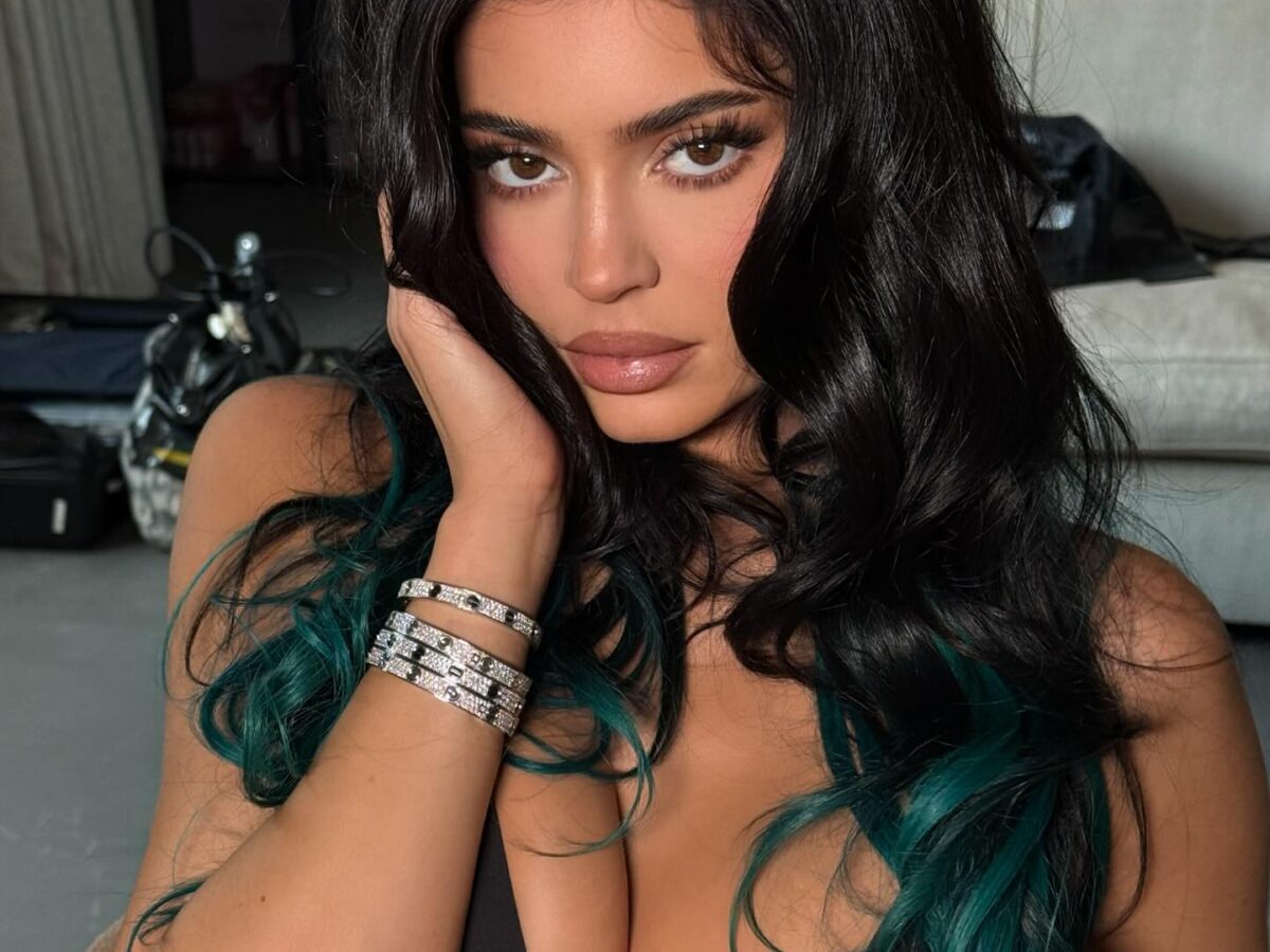 La nueva era King Kylie: Un vestido hecho con labiales 16 La nueva era King Kylie: Un vestido hecho con labiales