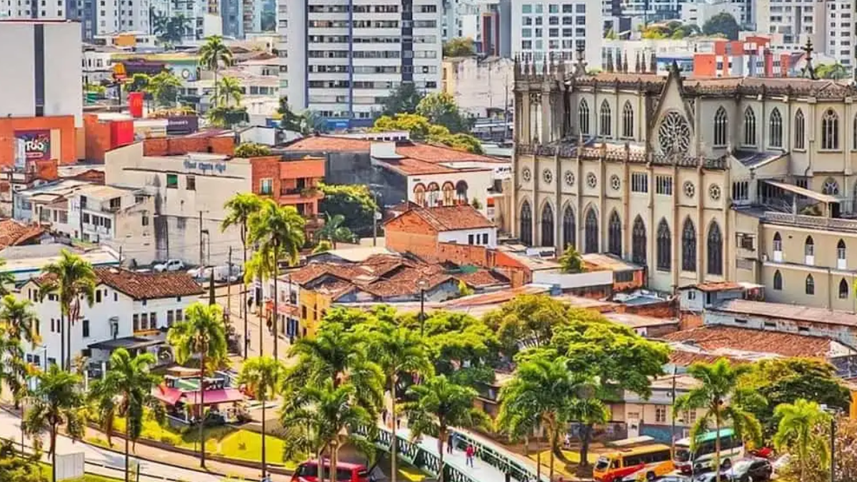 petro ordena traslados en la policia de pereira por presunta alianza con bandas criminales web 3