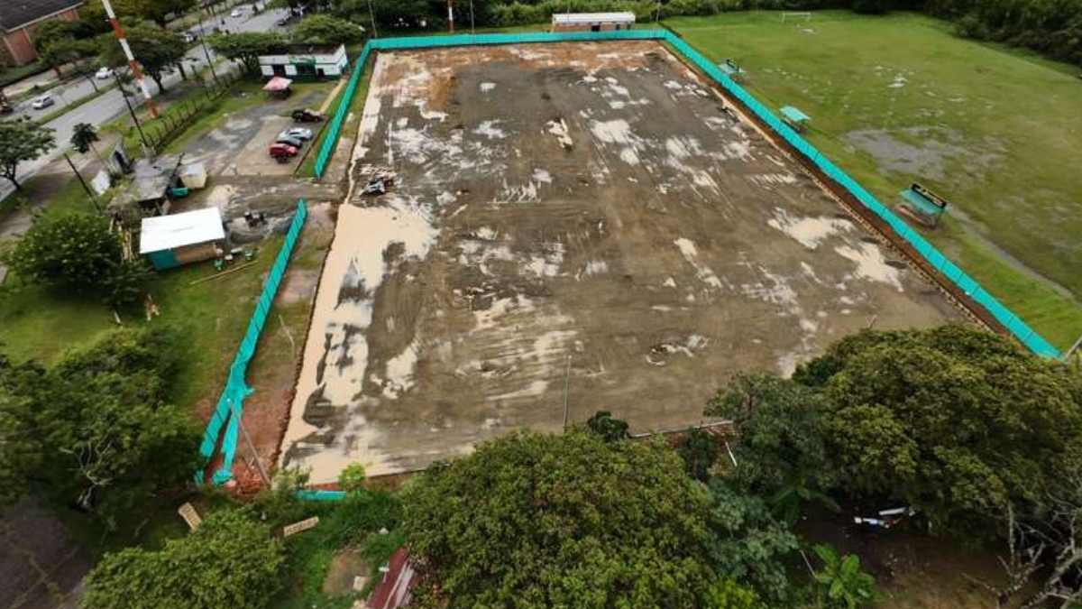 Gobernador de Risaralda Juan Diego Patiño, impulsa la transformación social y deportiva con nueva cancha sintética 1 gobernador juan diego patino impulsa la transformacion social y deportiva con nueva cancha sintetica copia de web 2025 11 04t180059.495