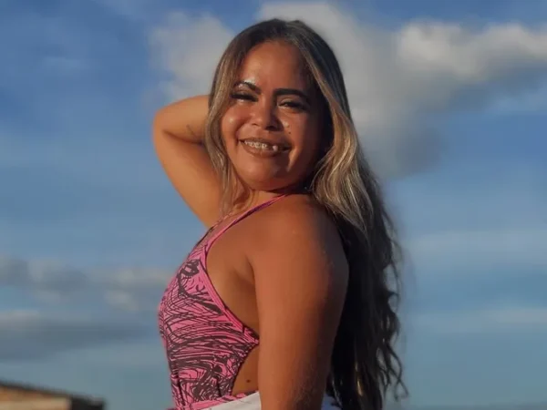 Impacto en redes: fallece influencer brasileña tras consumir licor en su fiesta