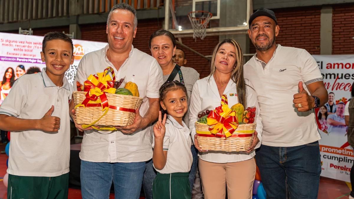 Las familias ‘cubanas’ reconocieron el cumplimiento de los compromisos del alcalde de Pereira Mauricio Salazar en su comuna 1 las familias cubanas reconocieron el cumplimiento de los compromisos del alcalde mauricio salazar en su comuna copia de web 2025 11 05t152311.098