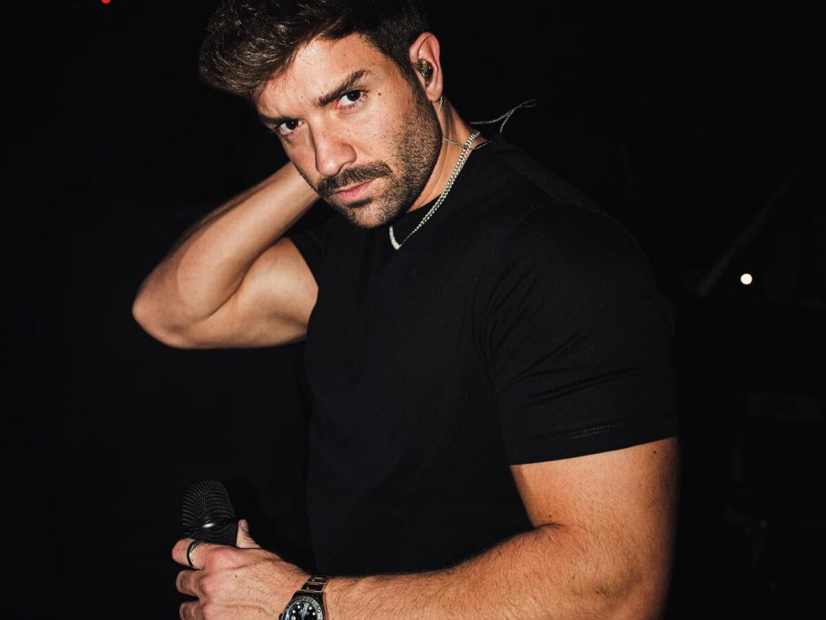 “Quedé paralizado”: Pablo Alborán cuenta cómo Karol G lo distrajo en plena entrevista