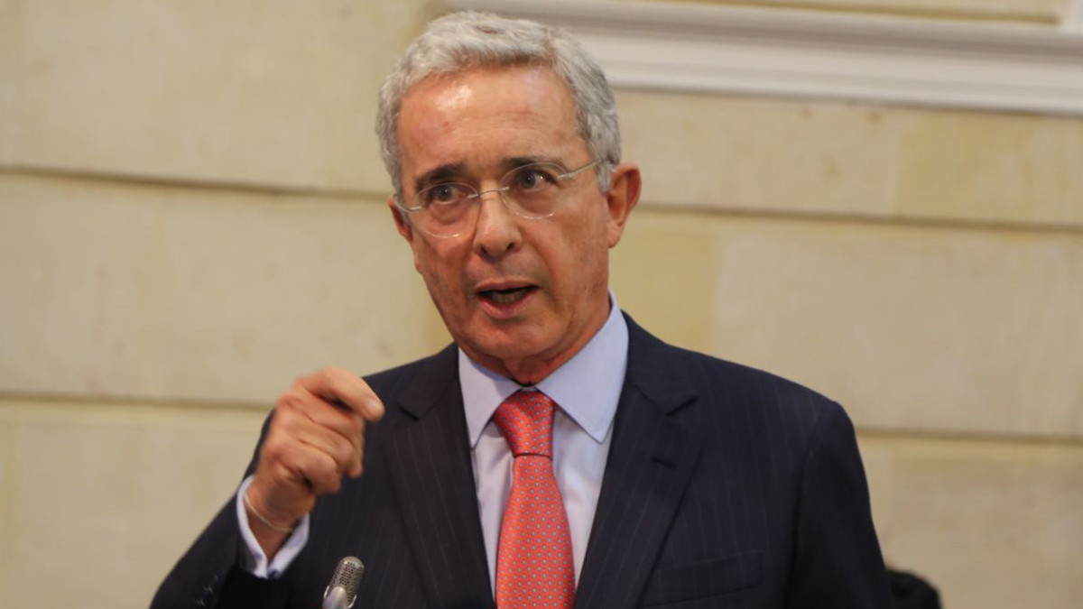 uribe propone ley de amnistia para militares involucrados en el palacio de justicia web 94