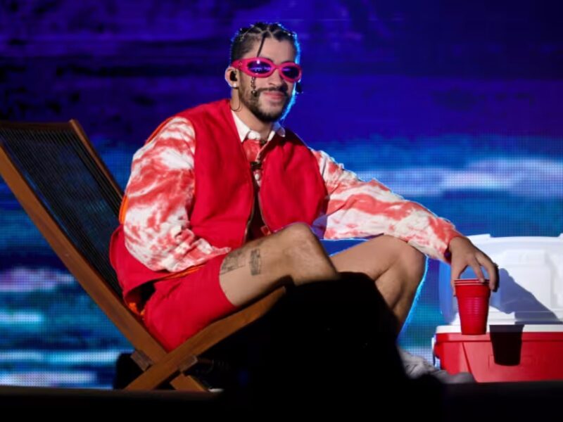 Accidente en escena: Bad Bunny cae durante “La Casita” en show en CDMX