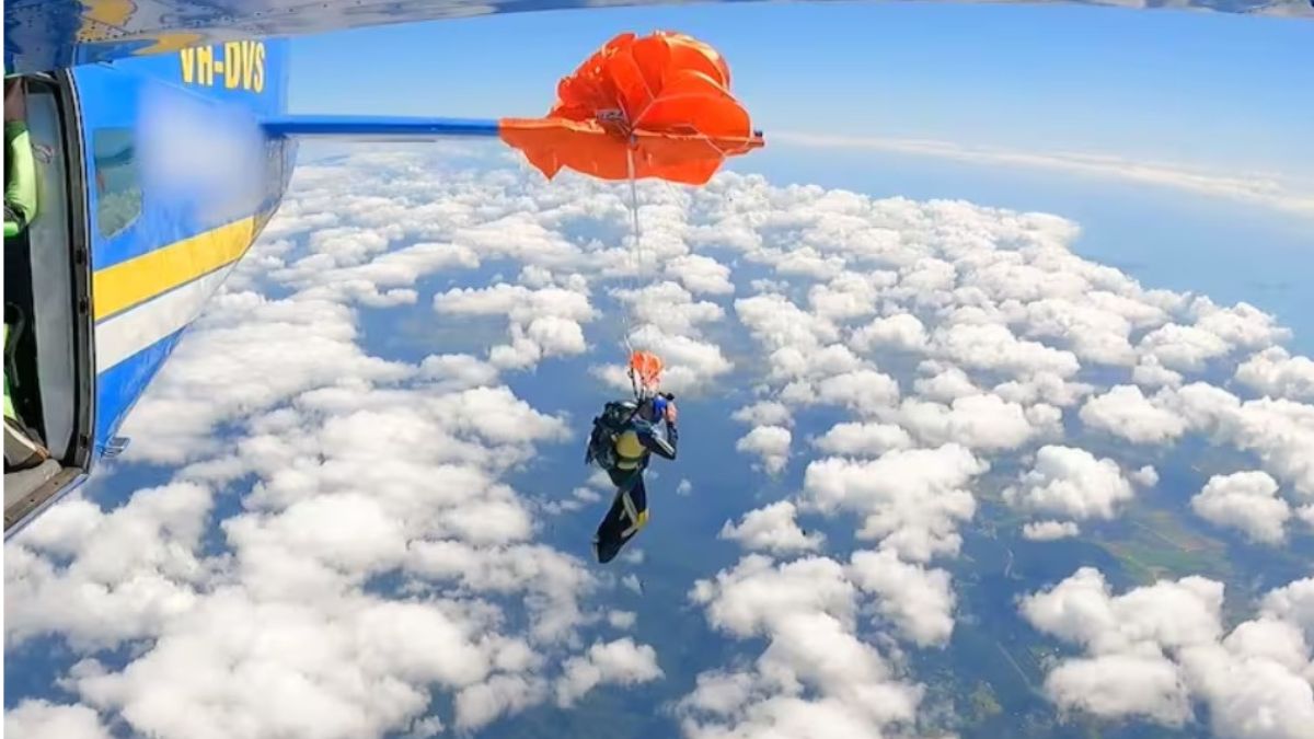 Tensión en el aire: un salto grupal se salió de control y dejó a un paracaidista atrapado en la cola de un avión 1 borrador automatico saltoparacaidas