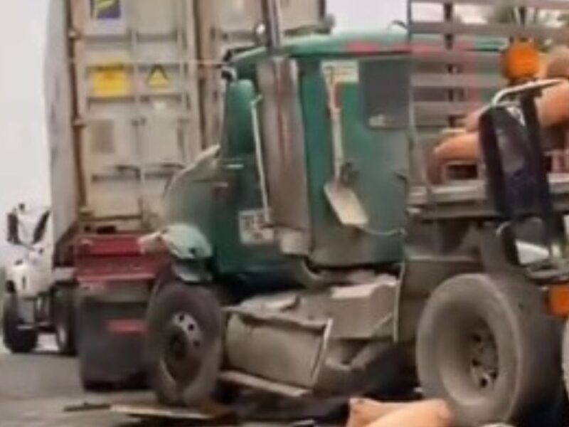 Choque múltiple genera emergencia vial en la vía Buenaventura–Córdoba