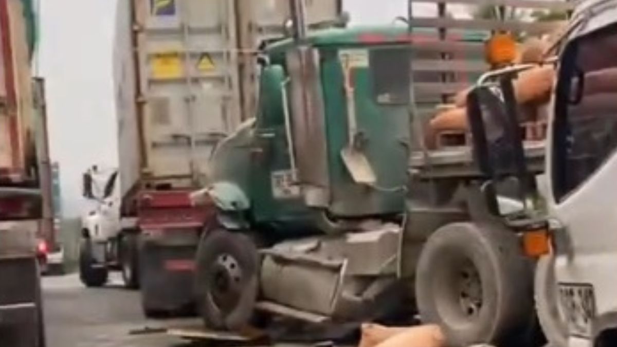 Choque múltiple genera emergencia vial en la vía Buenaventura–Córdoba 1 choque multiple genera emergencia vial en la via buenaventuracordoba multiple web ee