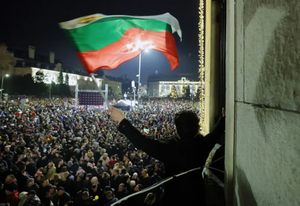 crisis politica en bulgaria el ejecutivo dimite tras semanas de manifestaciones manifestacionbulgaria