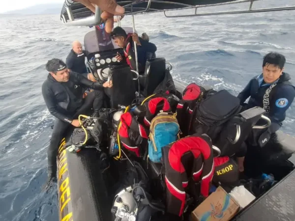 El naufragio en Indonesia reabre el debate sobre excursiones marítimas pese al mal tiempo en plena temporada turística