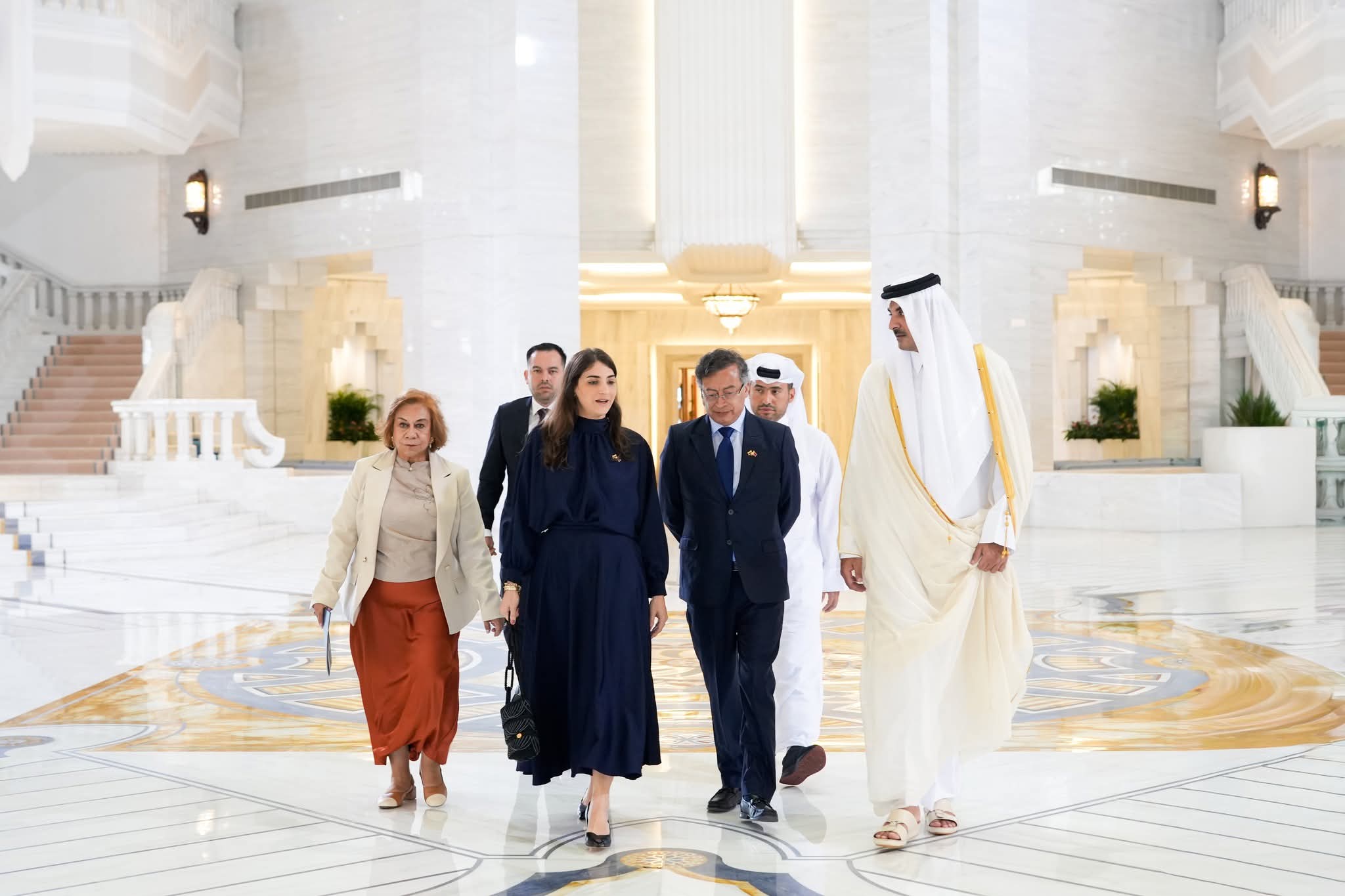 giras presidenciales bajo la lupa senadora cabal expone mas de 58 viajes y miles de millones malgastados petro viaje