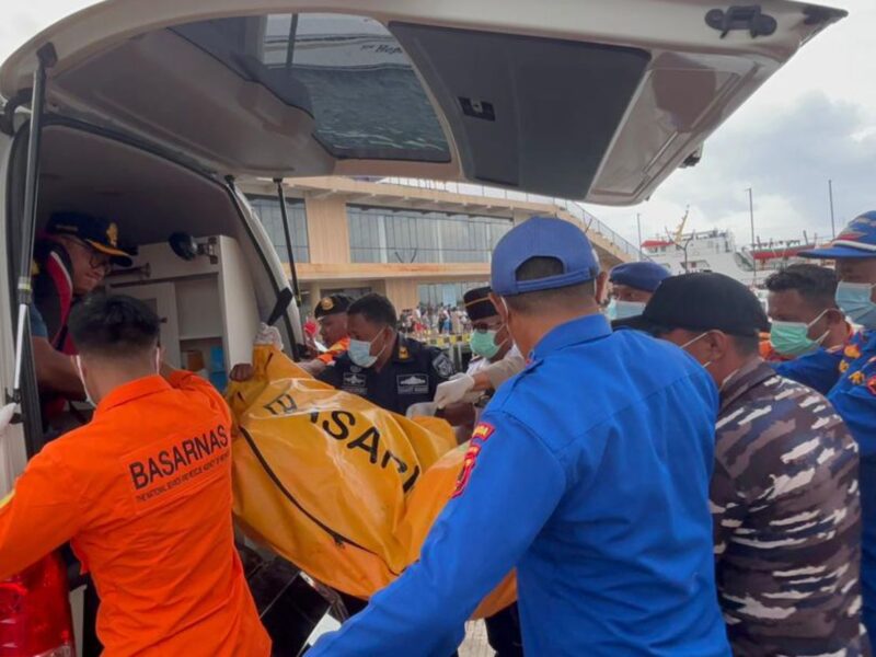 Confirman la muerte de una menor española tras el naufragio en Indonesia mientras continúa la búsqueda de tres desaparecidos