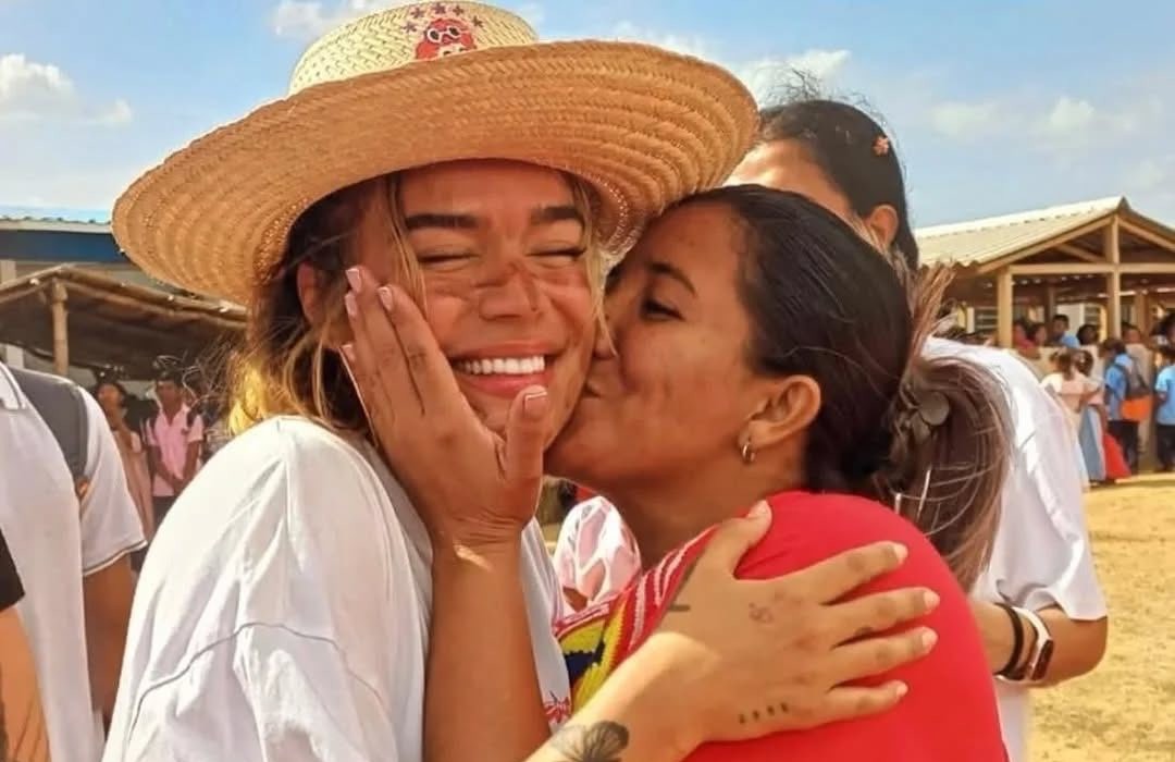 Karol G vivió una experiencia cultural única junto a la comunidad wayúu durante una visita solidaria a La Guajira
