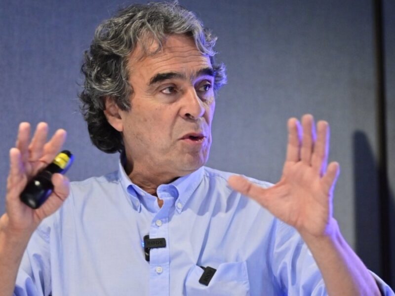 “Las consultas no son el camino”: Fajardo anuncia que irá por la primera vuelta