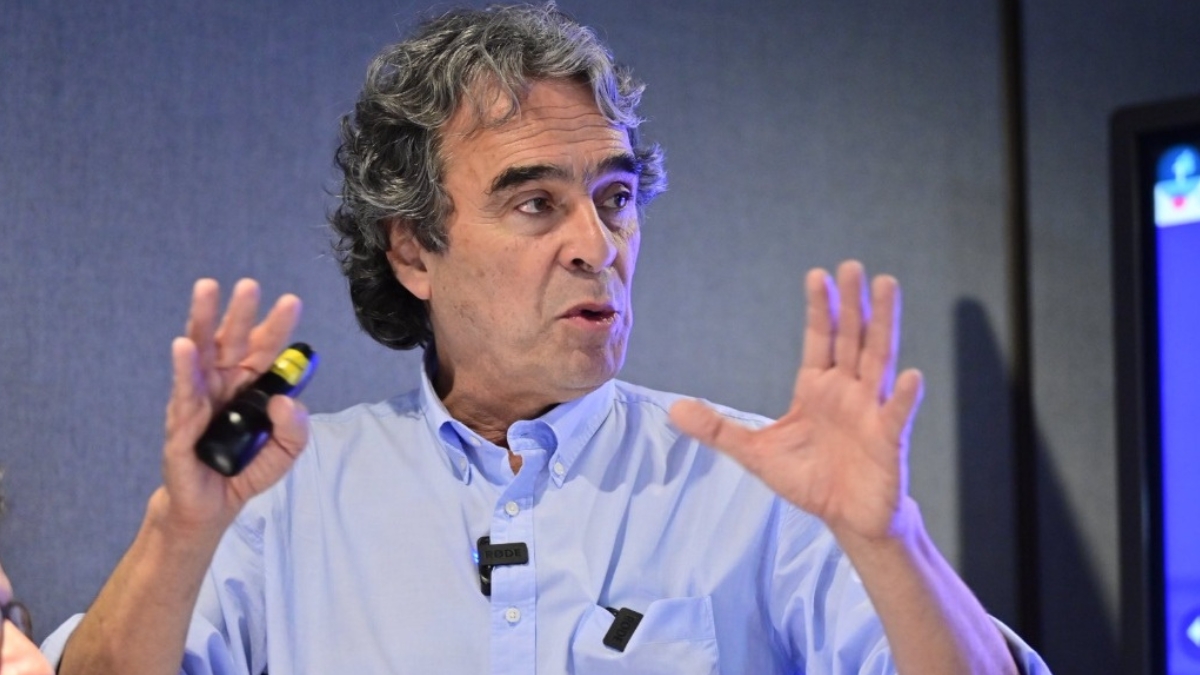 “Las consultas no son el camino”: Fajardo anuncia que irá por la primera vuelta 1 las consultas no son el camino fajardo anuncia que ira por la primera vuelta sergiofajardo webee