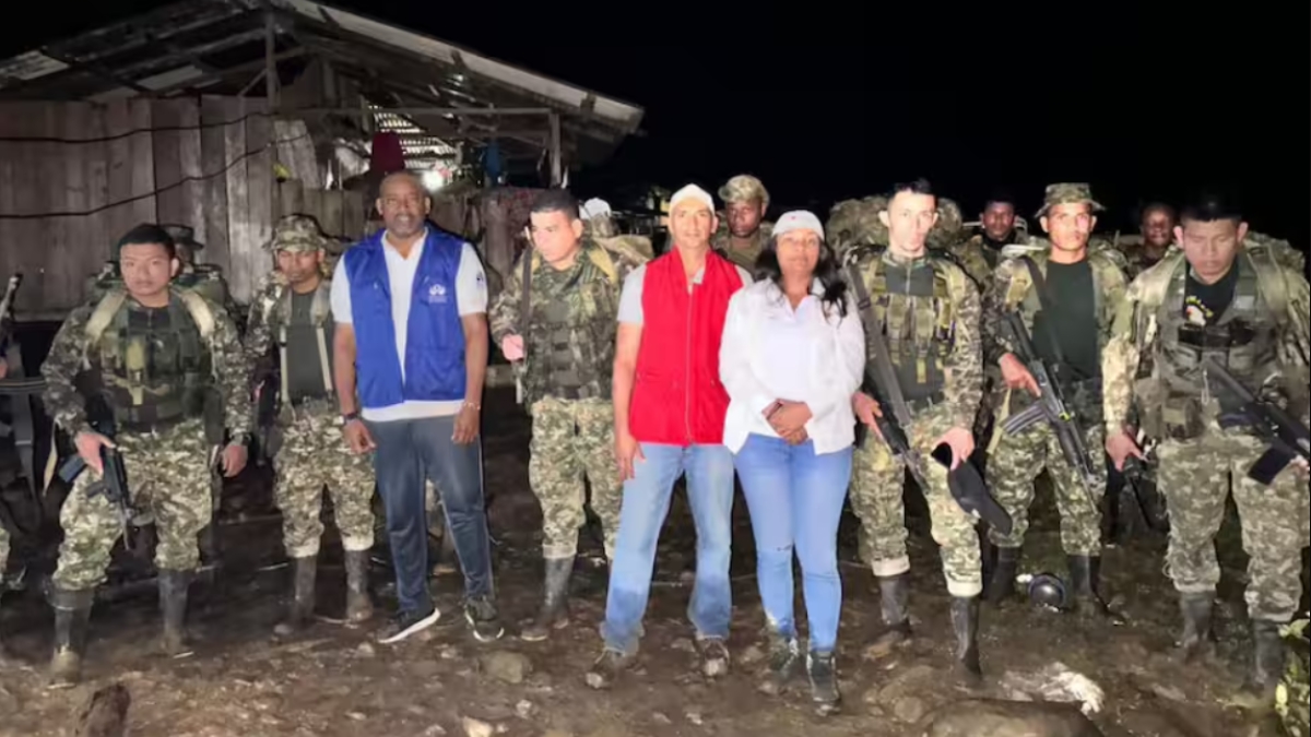 Regresan a la libertad los 18 militares retenidos durante operativo en Chocó 1 regresan a la libertad los 18 militares retenidos durante operativo en choco liberan militares