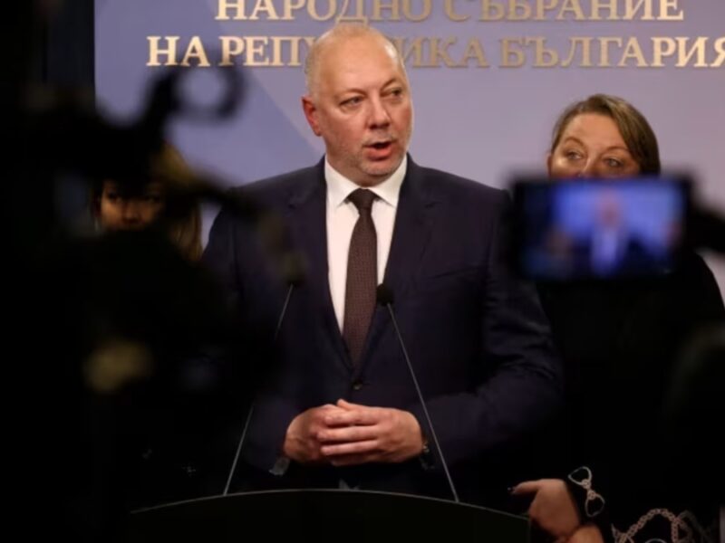 Bulgaria entra en crisis: El Gobierno renuncia en medio de masivas protestas ciudadanas