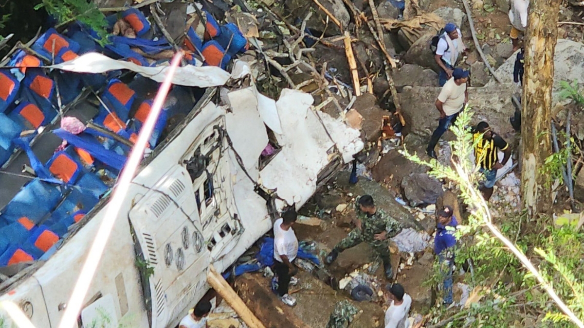 Dolor nacional por accidente de bus en Antioquia: Confirman 17 víctimas mortales 1 tragediabus web ee tragediabus web ee