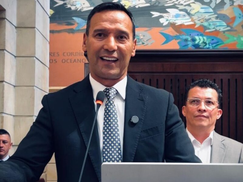 Ministro de Defensa califica de amenaza democrática los mensajes de ‘Iván Mordisco’