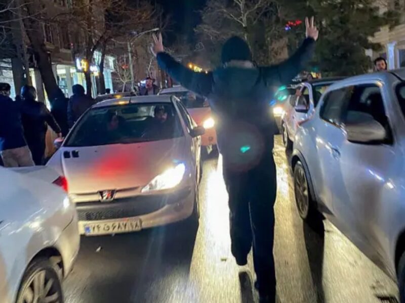 Protestas se expanden en Irán mientras crece el pulso entre la calle y el poder