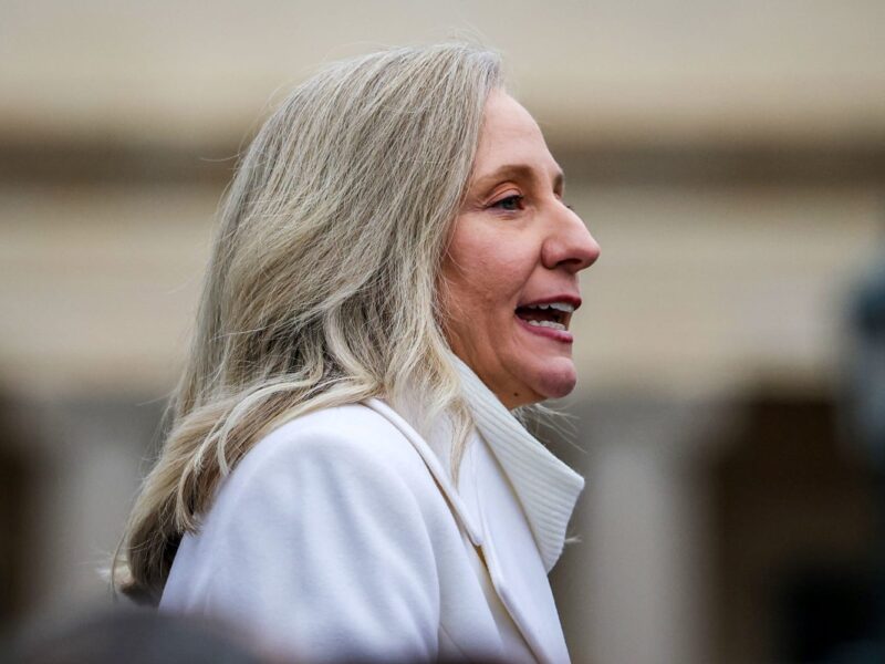 spanberger hace historia en virginia al asumir como la primera mujer en liderar el estado 260117 abigail spanberger ch 1700 f668c9