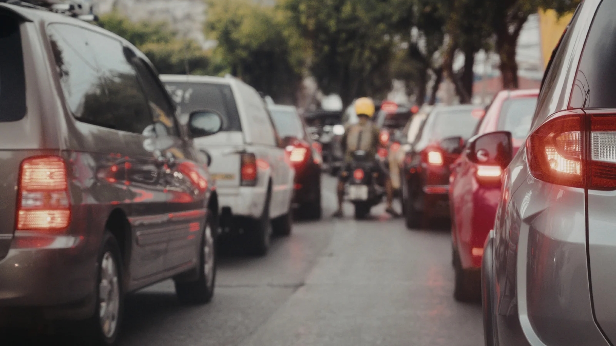 Invadir la cebra en un trancón será una de las multas más altas en 2026 superando el millón de pesos 1 caro web ee 20260219 171705 0000 caro web ee 20260219 171705 0000