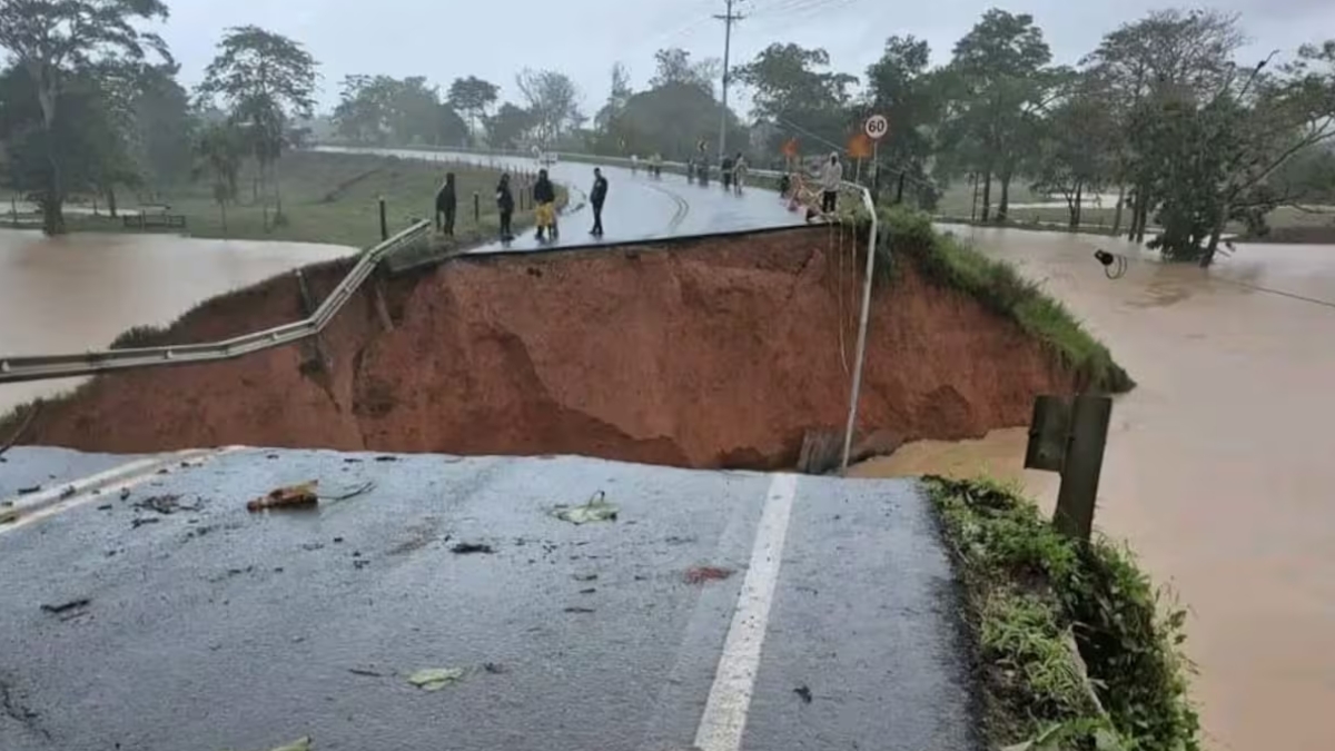 colapso de puentes deja miles de damnificados y municipios aislados en arboletes y san juan de uraba rio san juan arbolete web