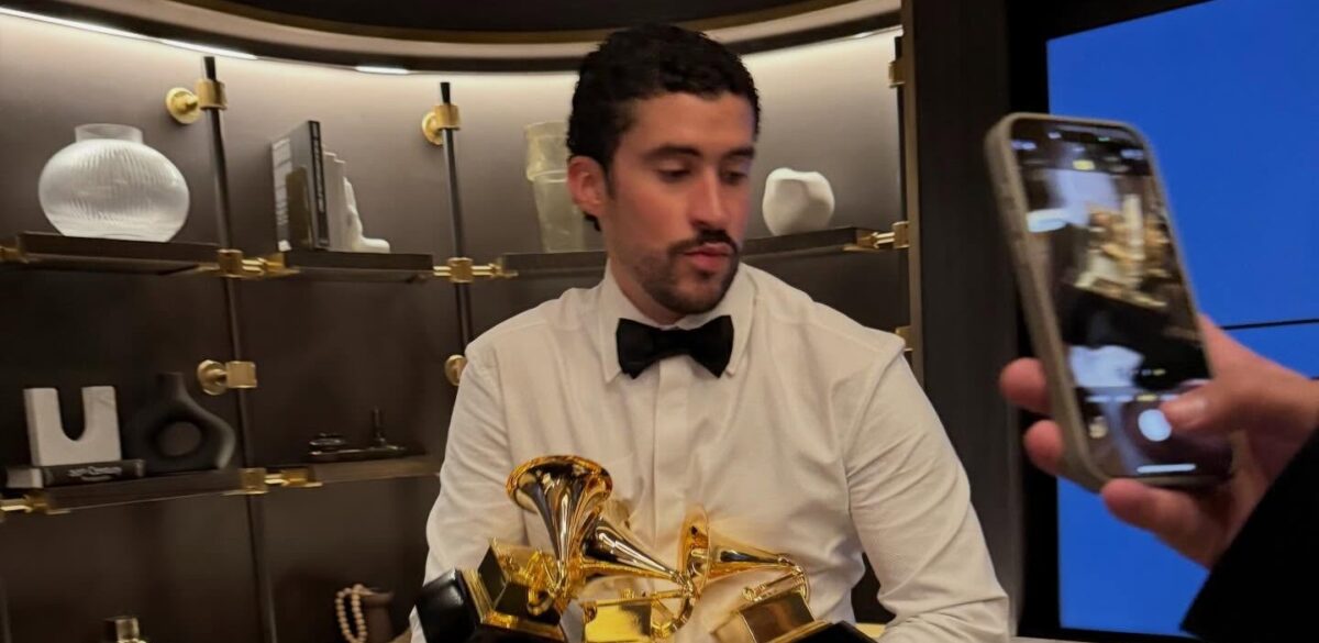 debi tirar mas fotos consagra a bad bunny y marca un antes y un despues en los grammy 625051363 18578601868012776 5389006813516776660 n