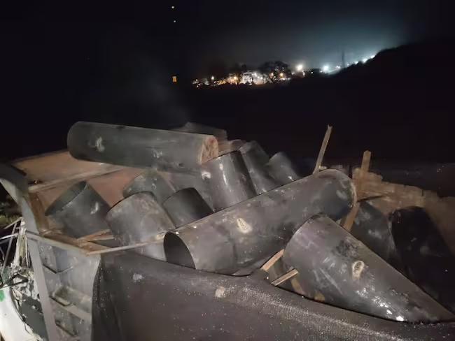 explosivos lanzados desde una volqueta sacude batallon del ejercito en ocana image