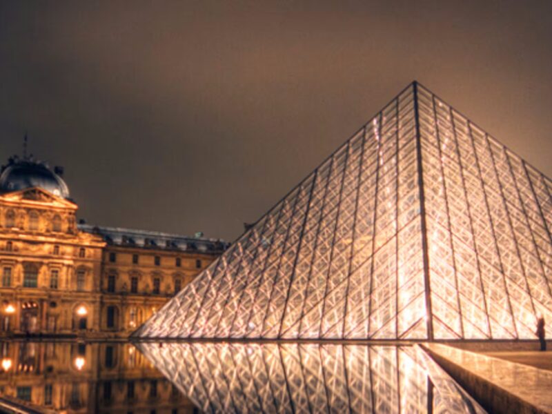 fuga de agua en el louvre dana techo del siglo xix en el ala donde se exhibe la mona lisa louvre museum
