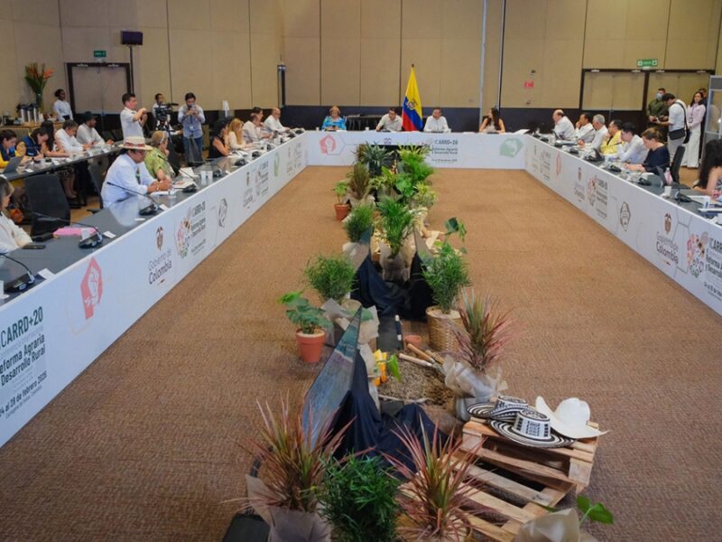 Gobierno anuncia impuesto a ganancias extraordinarias de los bancos