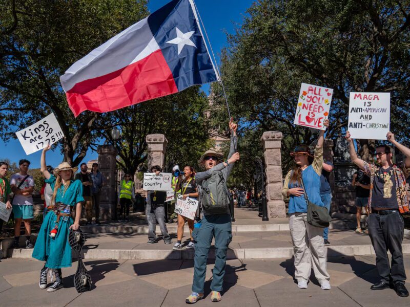 Ken Paxton amplía investigaciones por paros estudiantiles anti-ICE