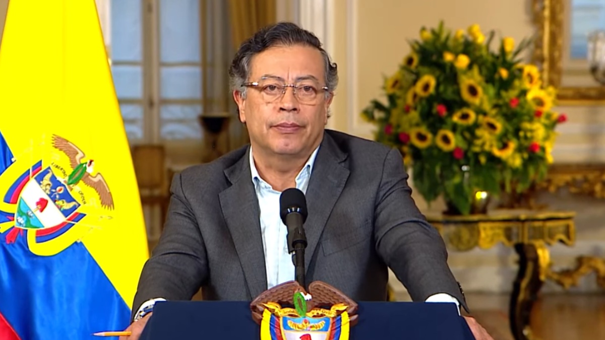 petro denuncia nuevo plan para asesinarlo y alerta intento de ataque a su helicoptero presidente gustavo petro