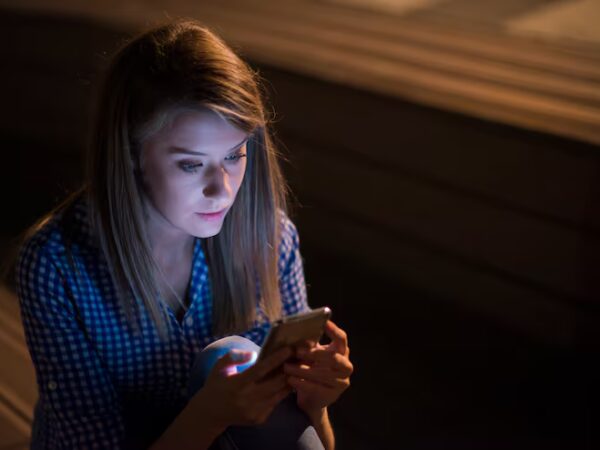 Soledad en la era digital: por qué cada vez más jóvenes hablan con chatbots en lugar de personas